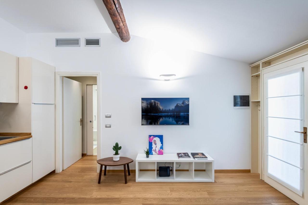 Easylife - Romantico Appartamento Sulla Darsena Milan Luaran gambar