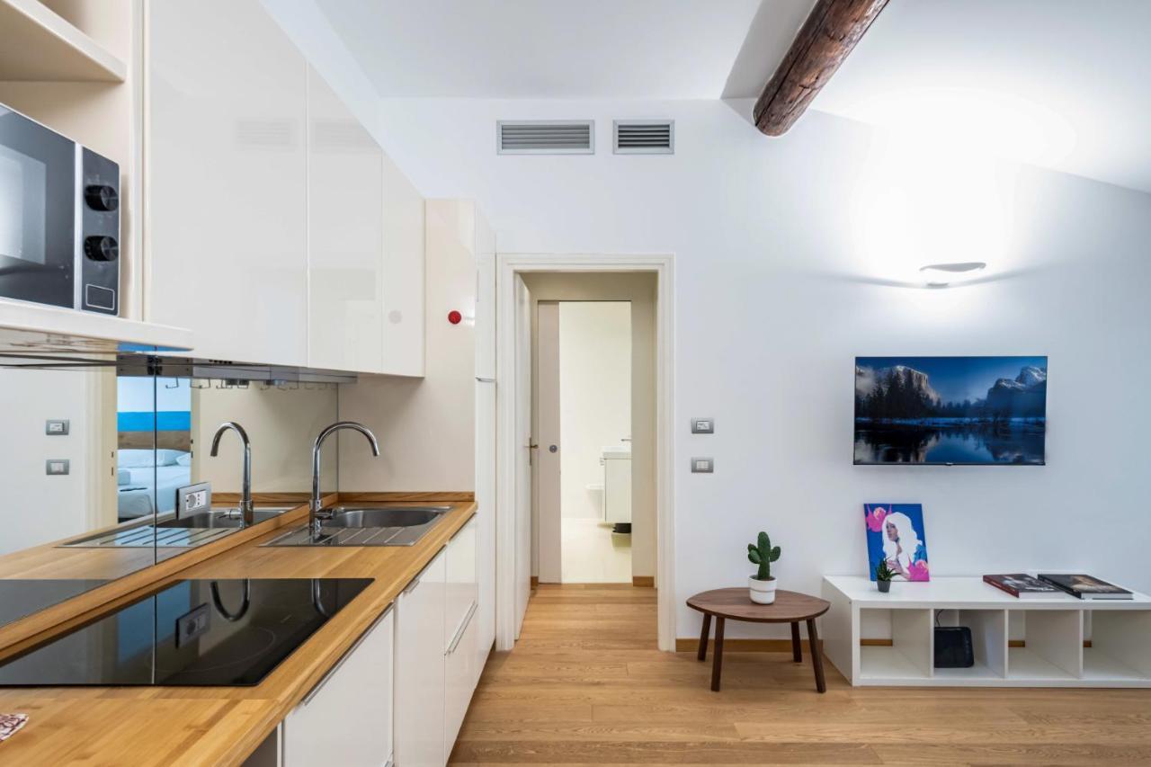 Easylife - Romantico Appartamento Sulla Darsena Milan Luaran gambar